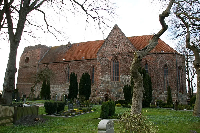 St.-Mauritius-Kirche in Reepsholt in Friedeburg – Ortsfoto für die Umzugsseite von Herzig Dienstleistungen