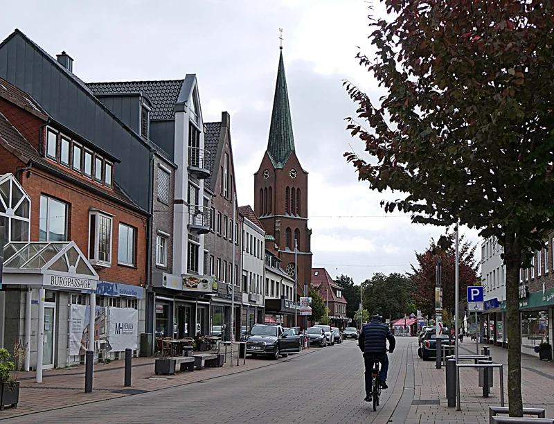 Lange Straße und Kirche · Friesoythe – Ortsfoto für die Umzugsseite von Herzig Dienstleistungen