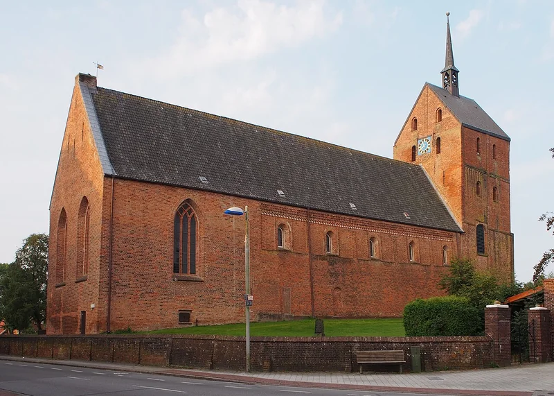 St.-Ansgari-Kirche in Hage – Ortsfoto für die Umzugsseite von Herzig Dienstleistungen