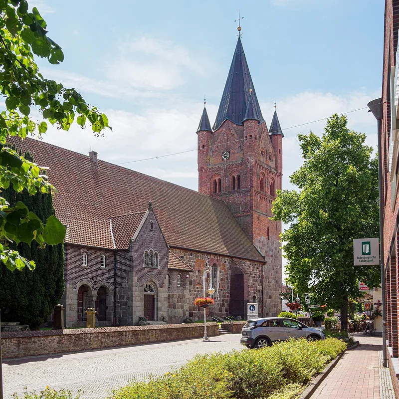 St.-Petri-Kirche in Westerstede – Ortsfoto für die Umzugsseite von Herzig Dienstleistungen