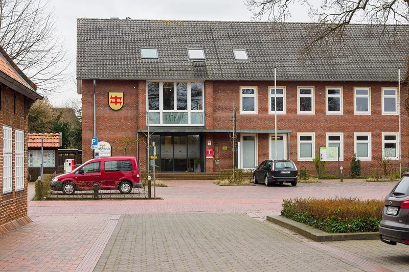 Rathaus · Wiefelstede – Ortsfoto für die Umzugsseite von Herzig Dienstleistungen